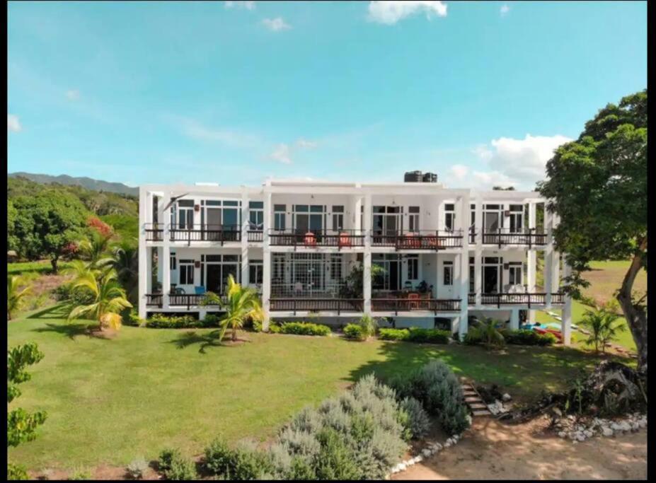 Ivy'S Cove Beach Side Condo - Luxury Villa Whitehouse エクステリア 写真